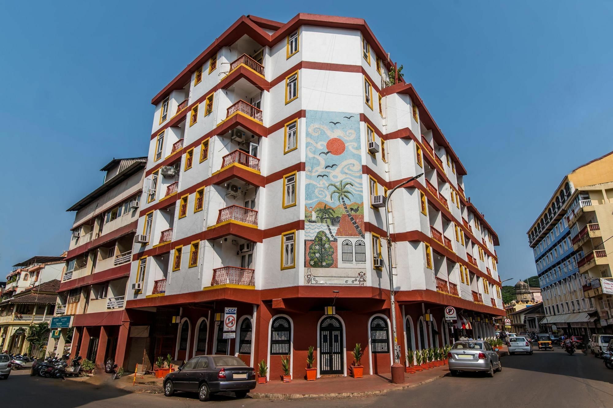Oyo 10241 Hotel Mayfair Гоа Экстерьер фото